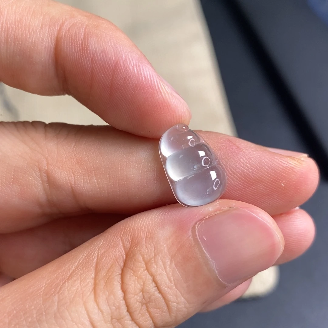 翡翠未镶嵌颈饰豆子