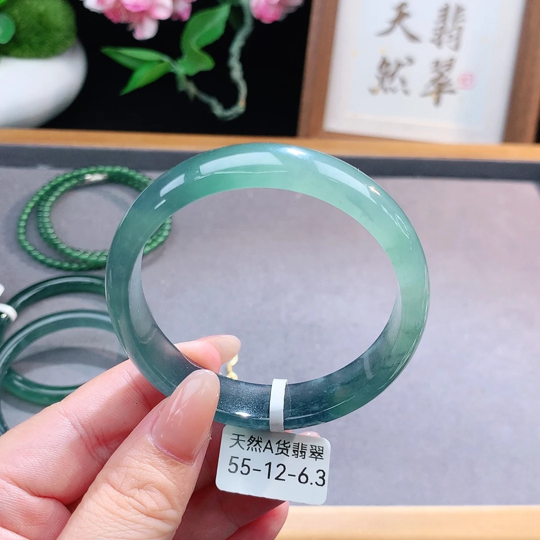 未镶嵌手镯（圆镯）翡翠