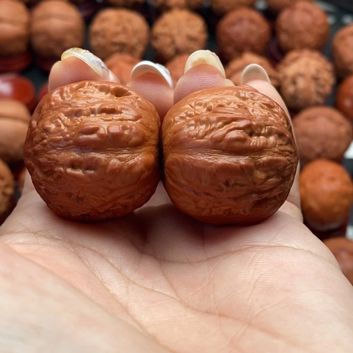 核桃精品文玩核桃手捻锦鲤