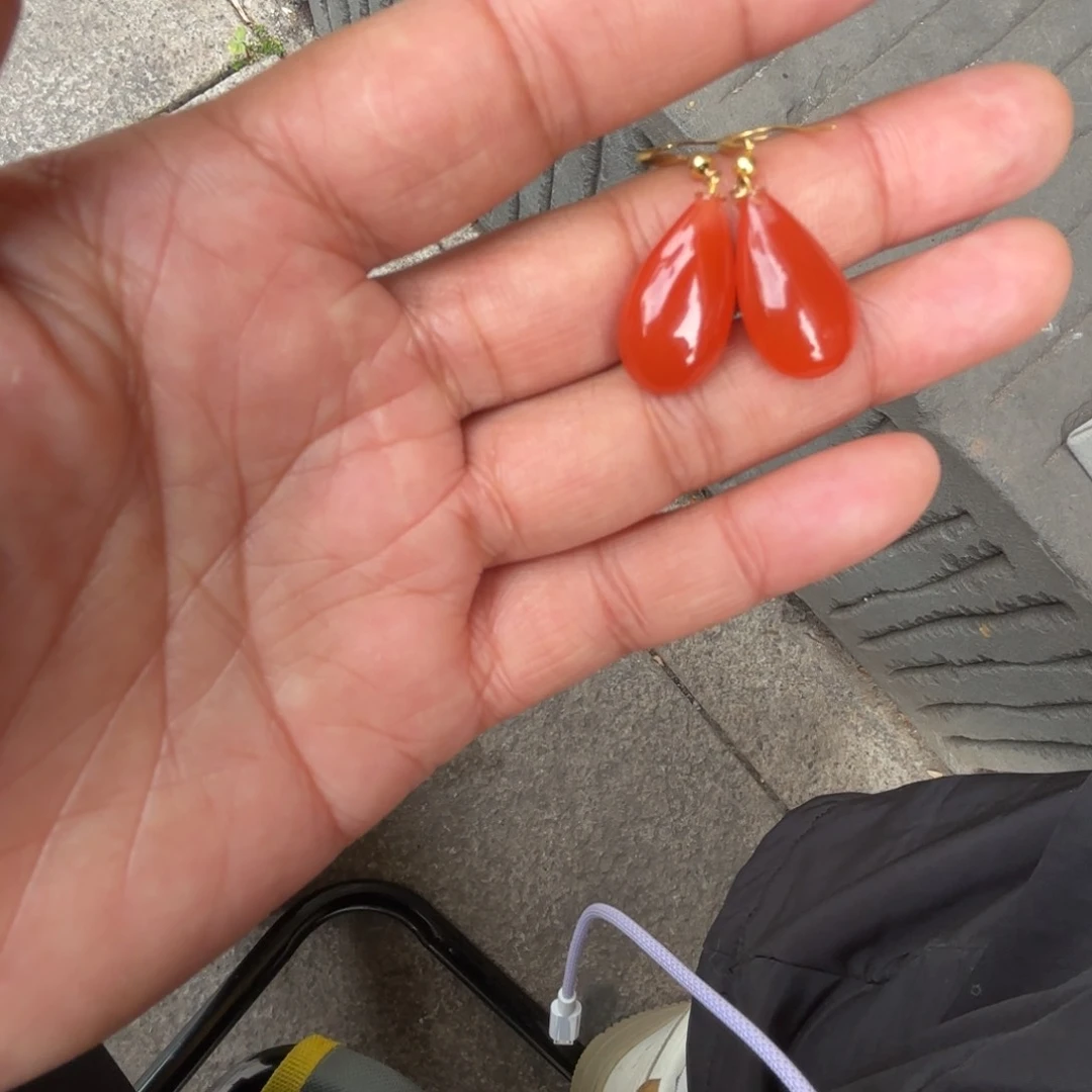 南红玛瑙颈饰合金草