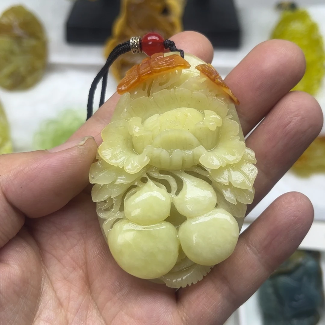 蛇纹石玉颈饰未镶嵌