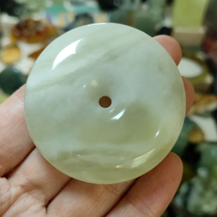 岫玉未镶嵌平安扣