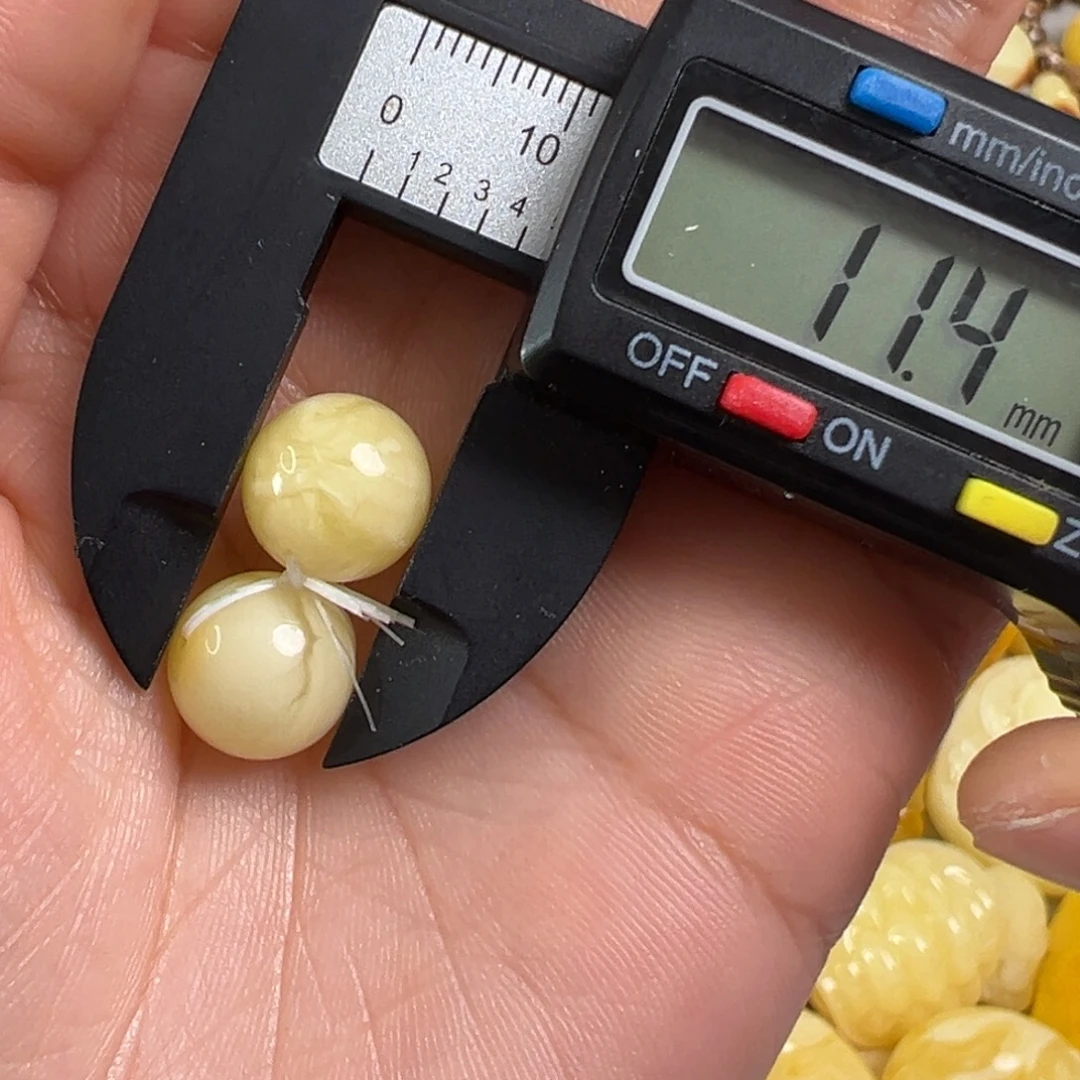 蜜蜡未镶嵌裸石微瑕