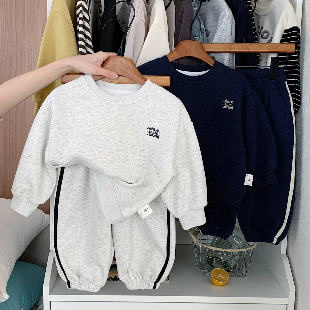 韩系专柜幼儿园风2025春款高品镶条简潮运动套装/男女宝足码