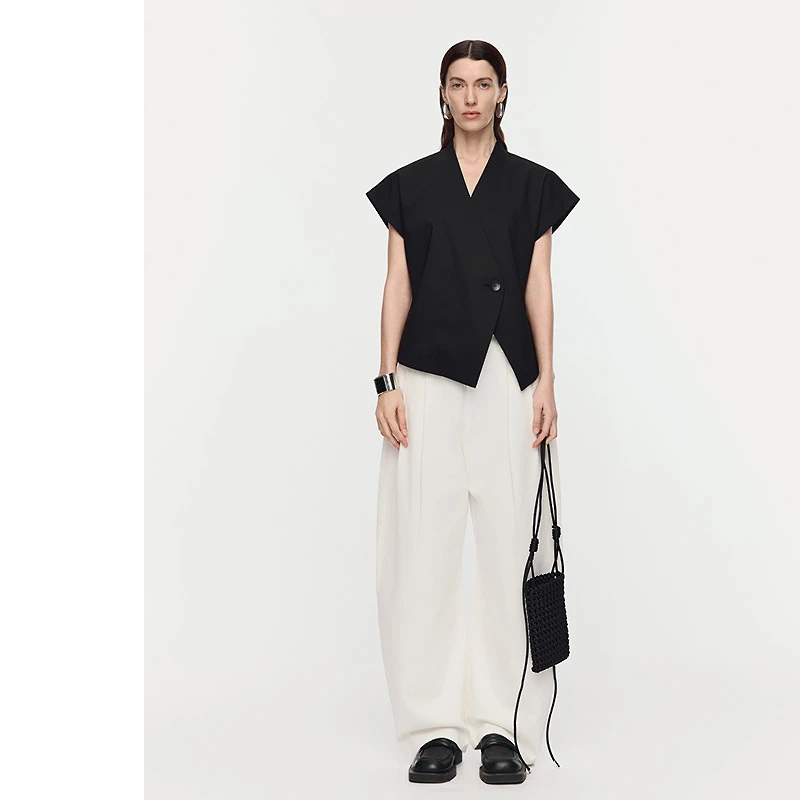 AUM/噢姆AUM/噢姆夏季休闲气质收腰时尚无袖百搭马甲M1FZ20844