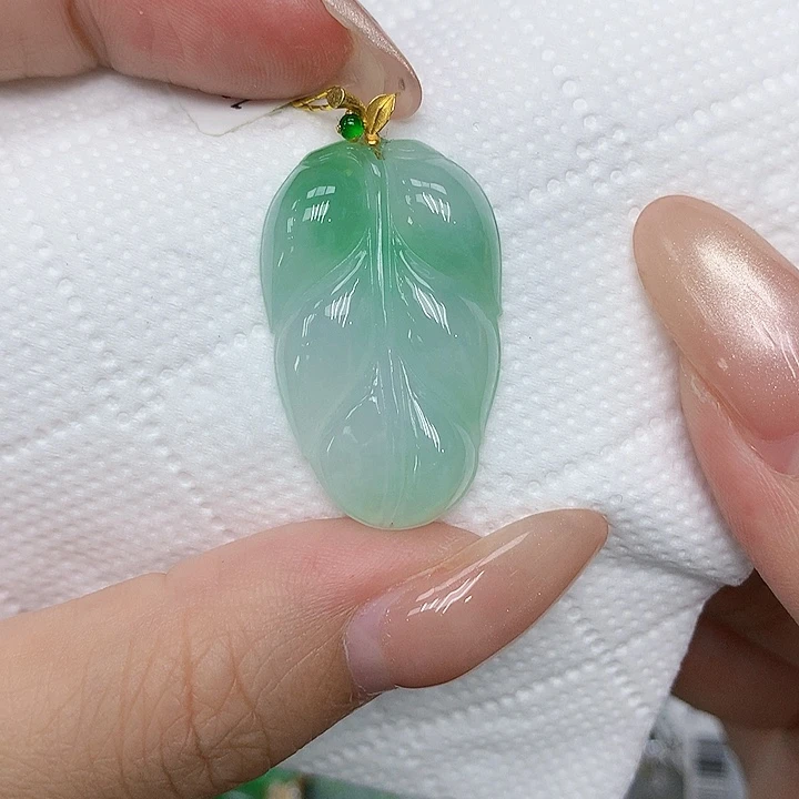 颈饰18K金镶嵌翡翠