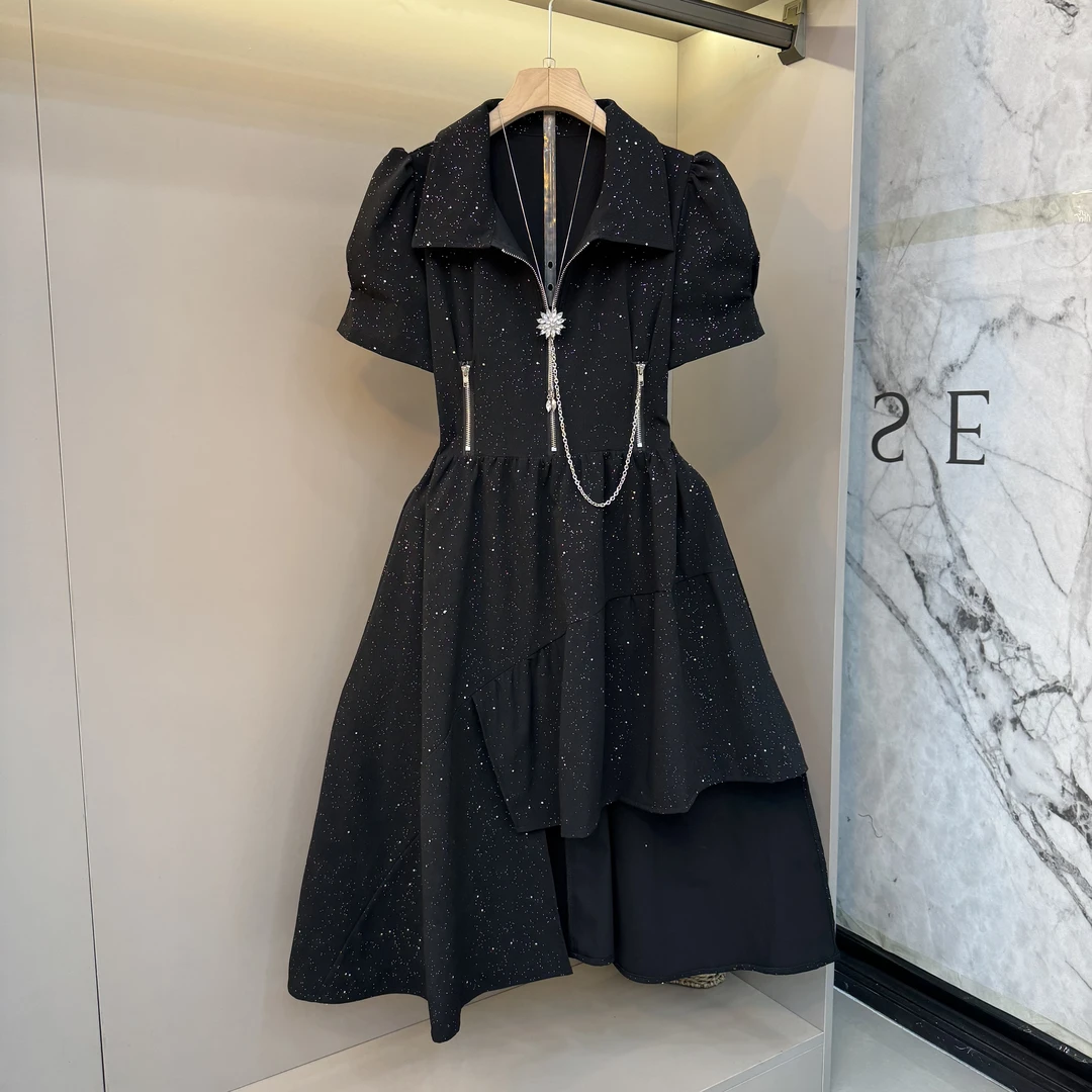 胖mm洋气减龄不规则设计POLO领链条装饰大码显瘦遮肚连衣裙1625