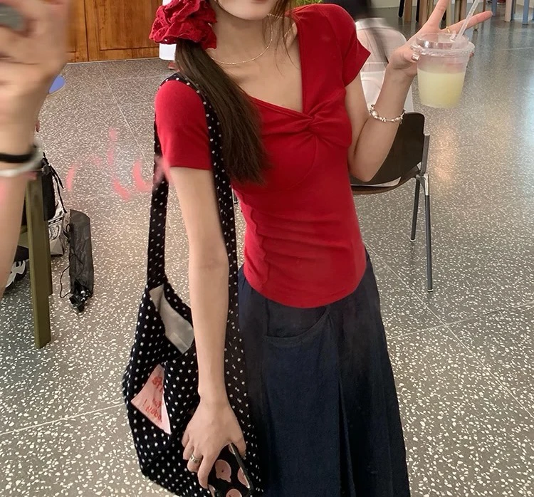 大码女装25029纯欲风扭结露锁骨V领短袖T恤气质百搭修身显瘦小众