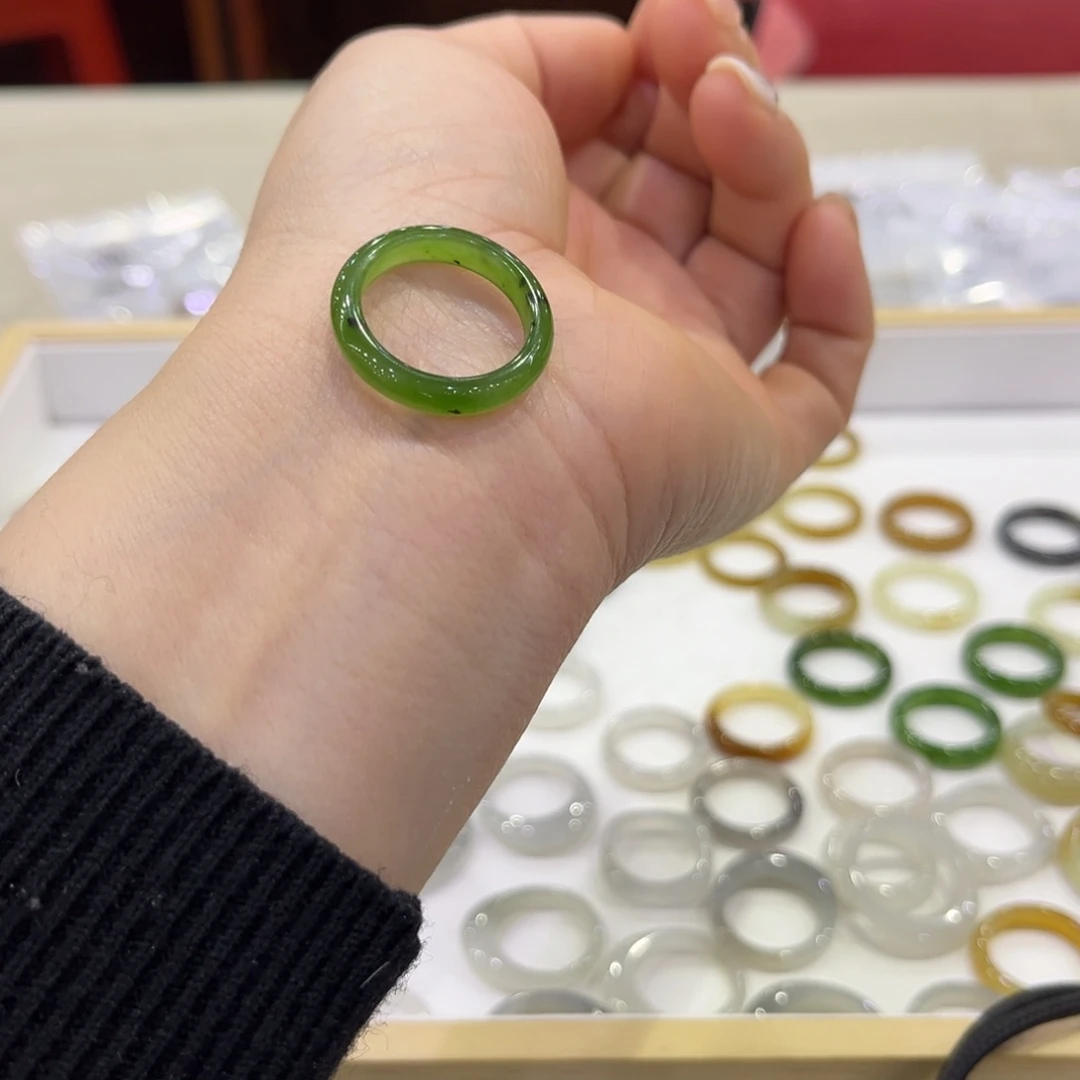 和田玉戒指未镶嵌手****?