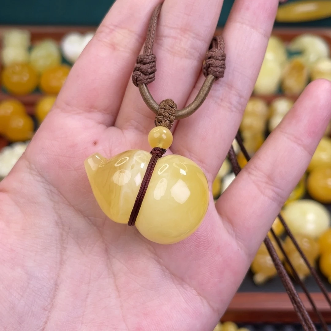 未镶嵌吊坠(赠链)蜜蜡