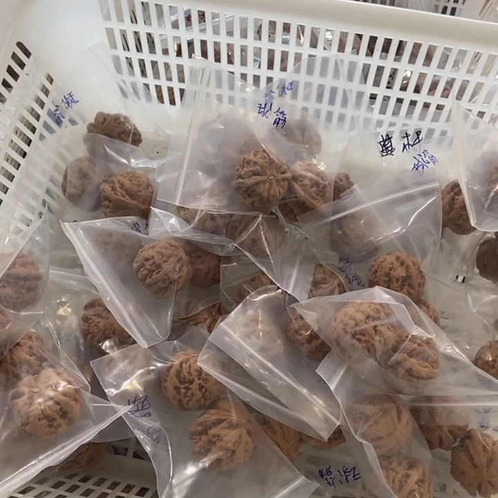 吊坠文玩核桃球筋瑕疵