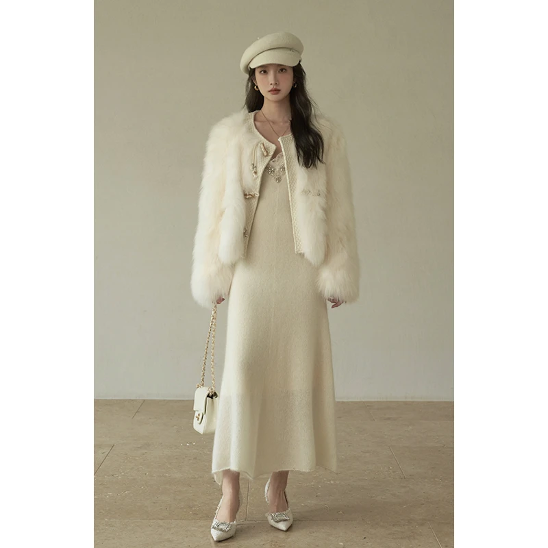 且可ChillCozy 布拉格 拼接针织牛角扣白狐狸毛气质