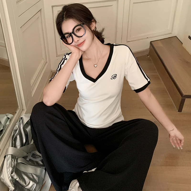 大码设计感V领正肩短袖T恤女夏季胖mm收腰宽松显瘦休闲运动小上衣