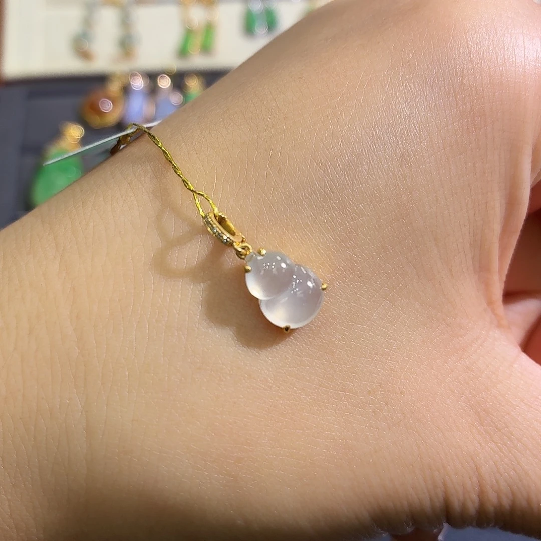 翡翠18K金镶嵌颈饰