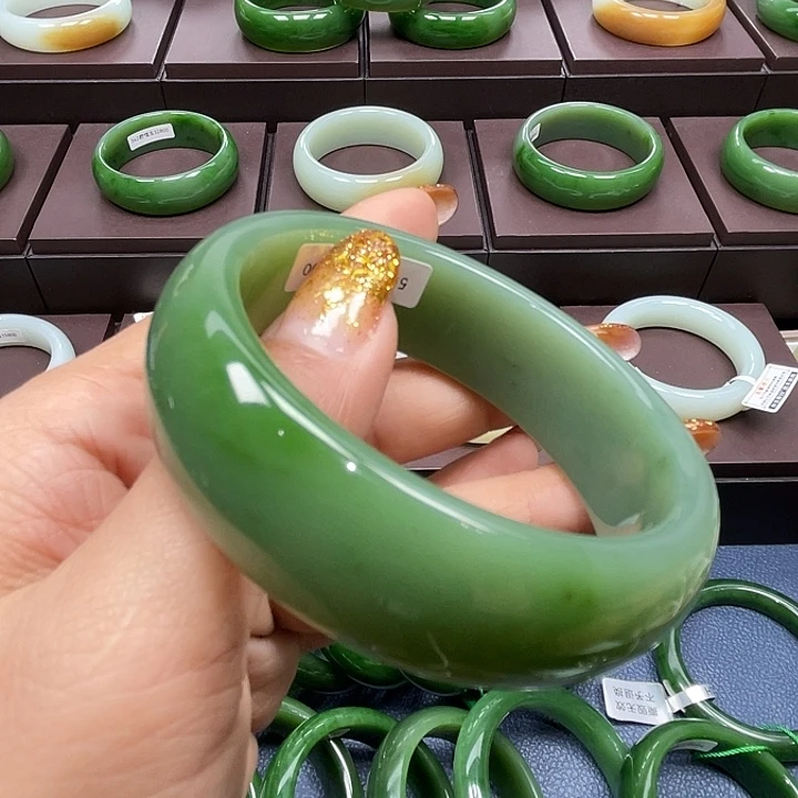 和田玉（碧玉）未镶嵌手镯