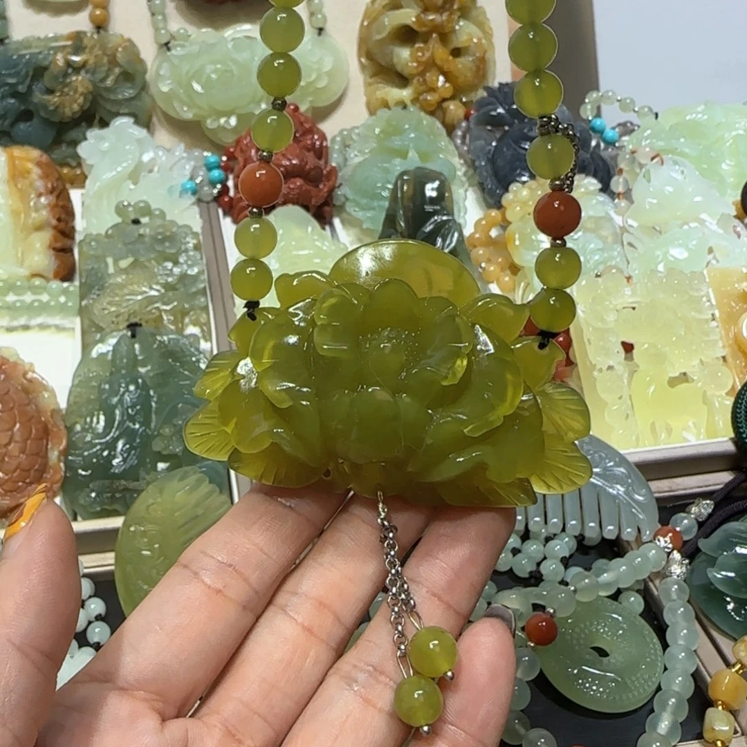 未镶嵌蛇纹石玉吊坠