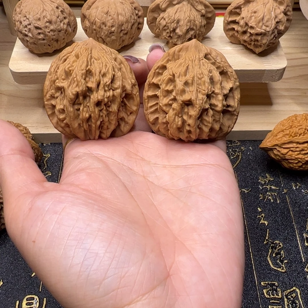 把件桃核虎头43手把件