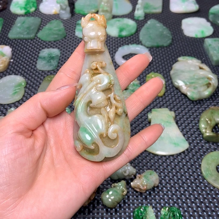 翡翠挂件未镶嵌太*