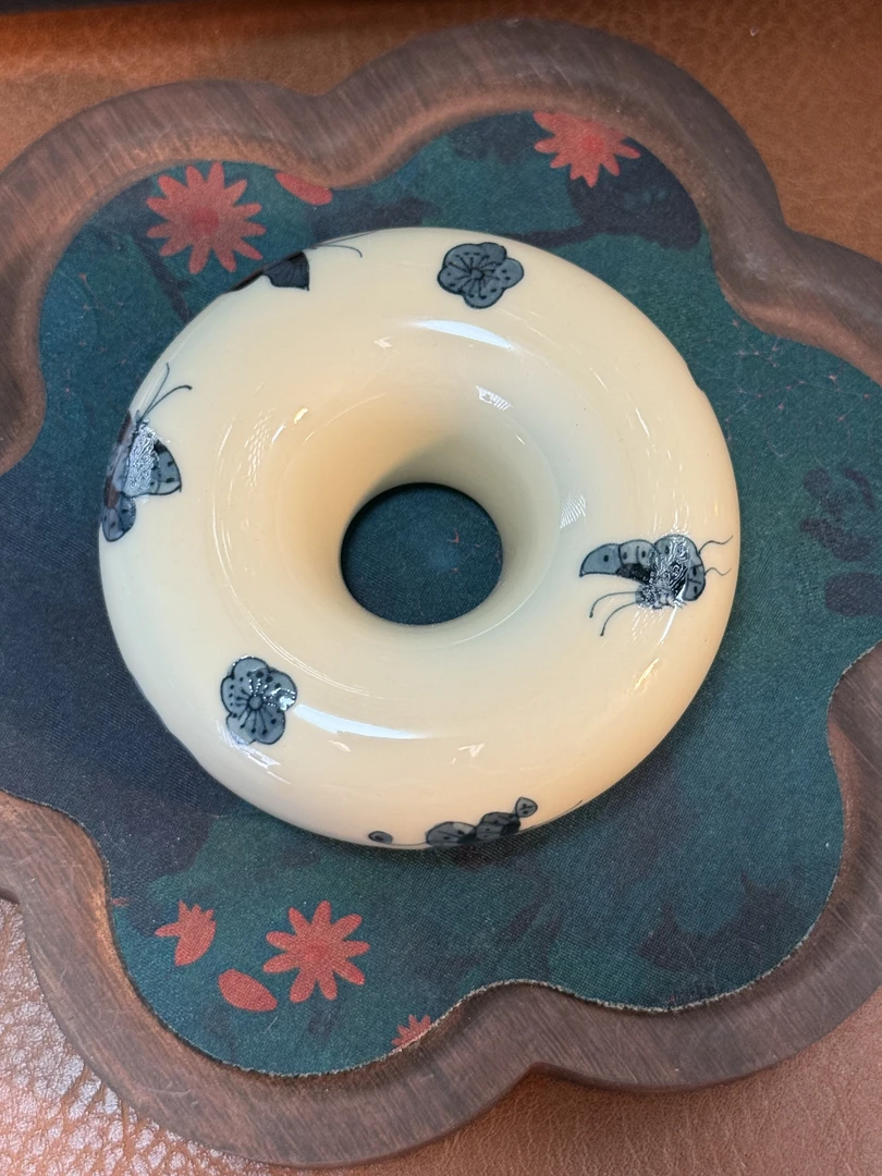 A073景德镇手绘二号釉蝶恋花甜甜圈盖置  8cm