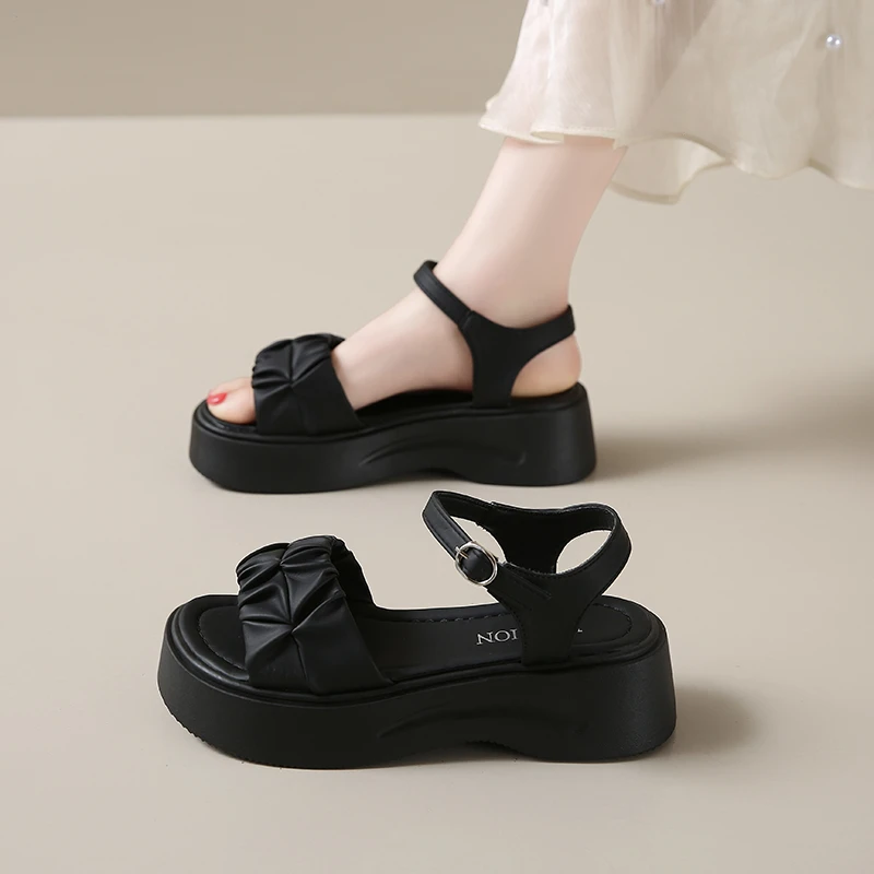 配裙子穿的厚底松糕凉鞋女夏季新款仙女风一字扣带露趾中空凉鞋