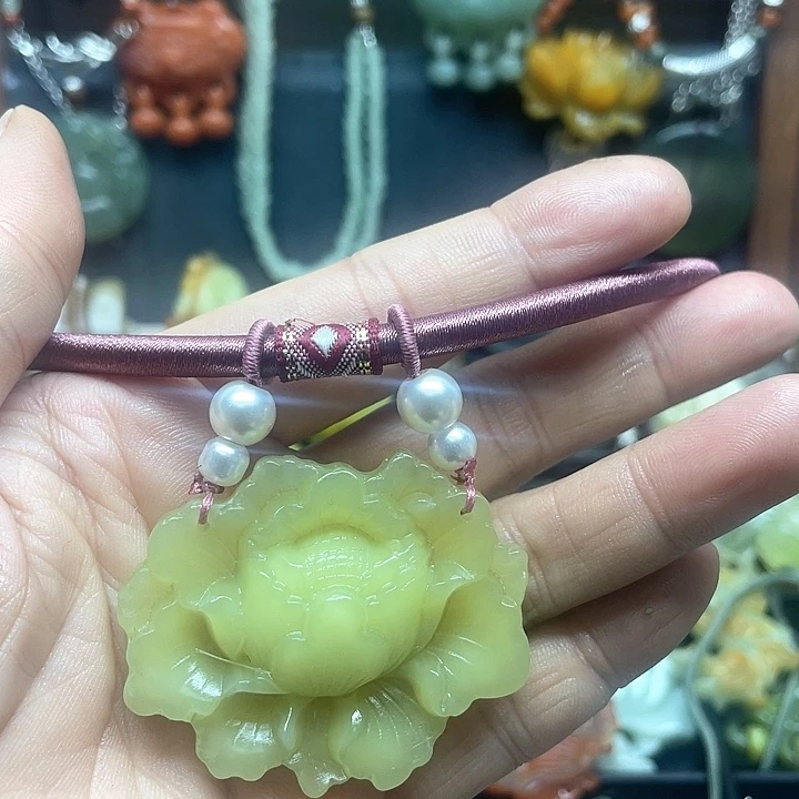 未镶嵌蛇纹石玉颈饰