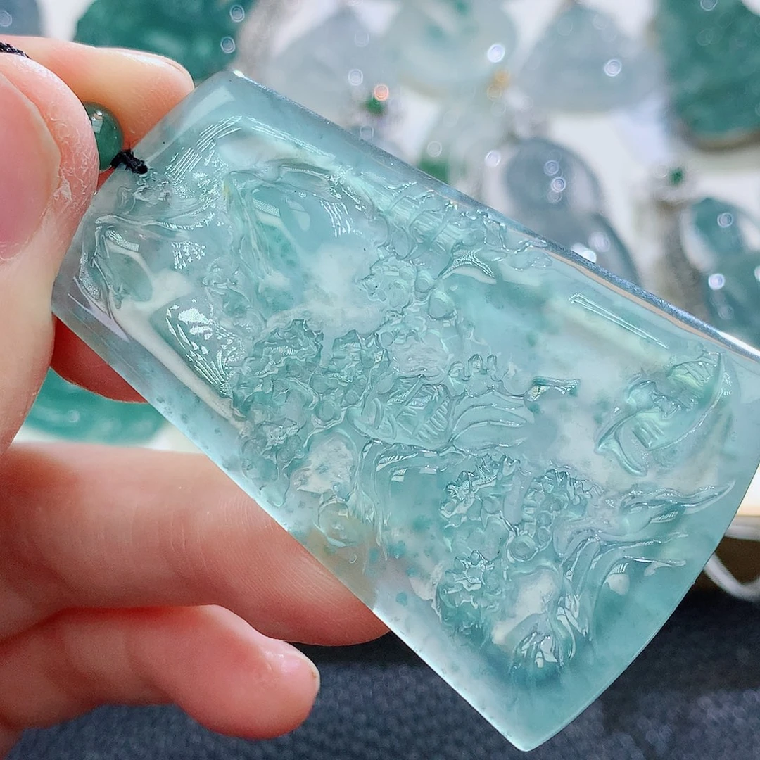 翡翠挂件未镶嵌翡翠