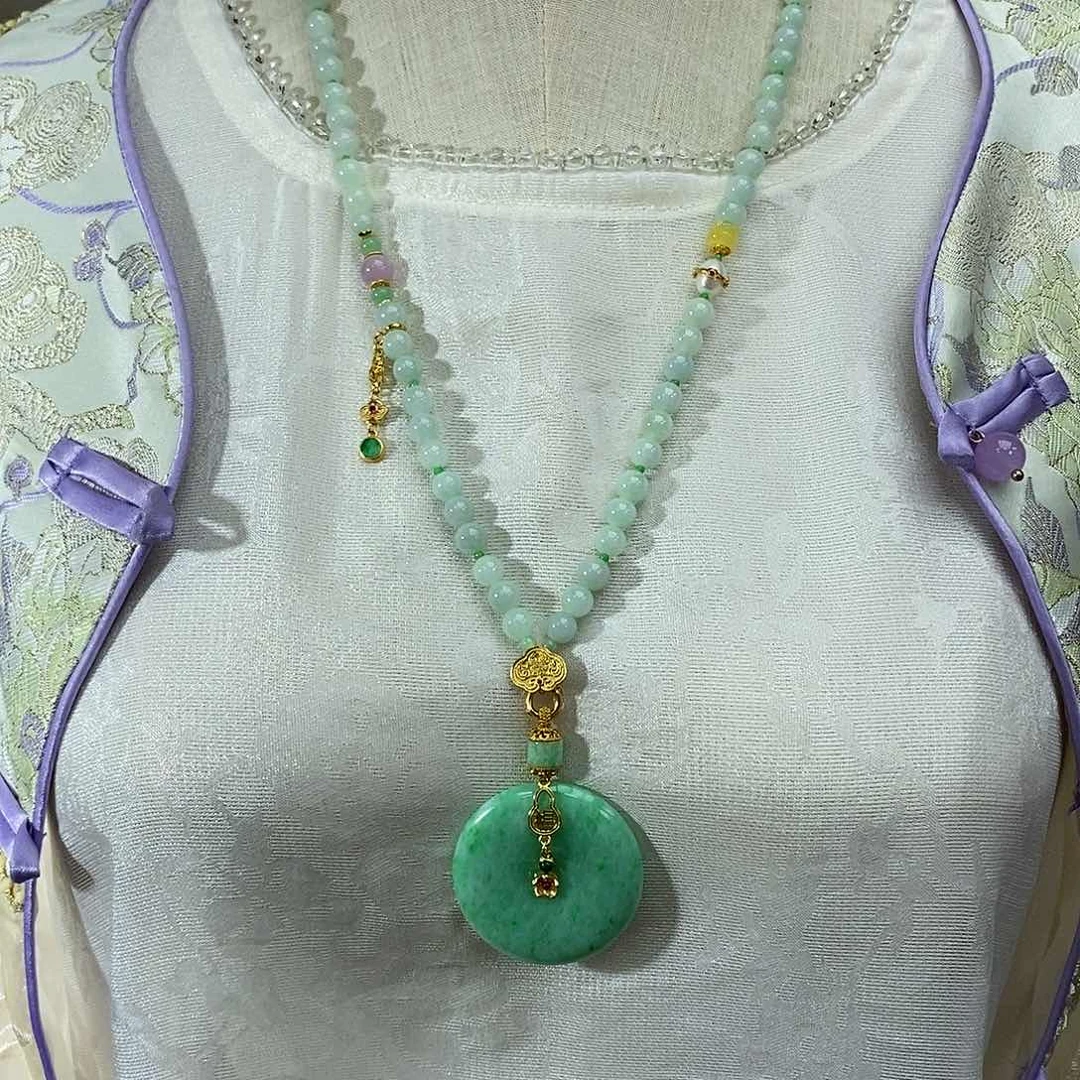 颈饰未镶嵌翡翠天然