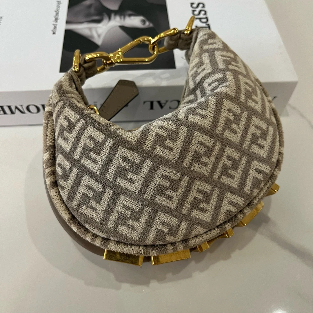 99新 FENDI/芬迪 芬迪 Nano版新月包 手提包