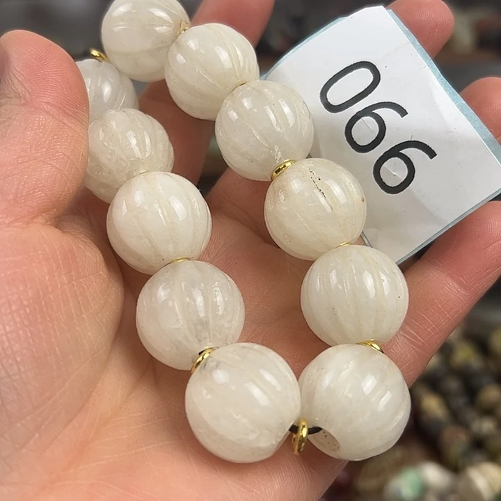 玛瑙/玉髓颈饰合金云*躲