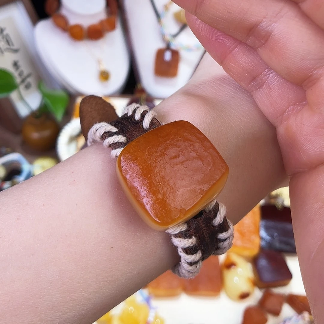 琥珀珠宝奇石未镶嵌，