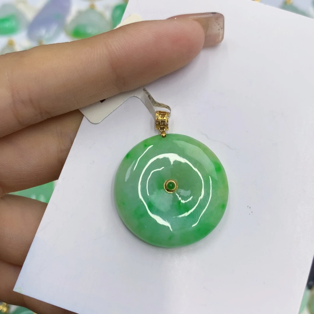 翡翠18K金镶嵌颈饰翡翠