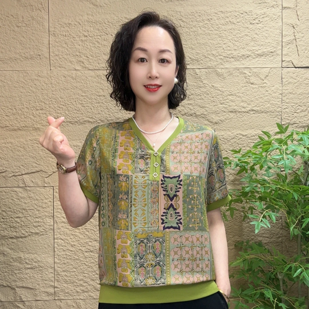 2025夏季短袖新款中老年妈妈装时尚宽松气质减龄V领洋气百搭小衫