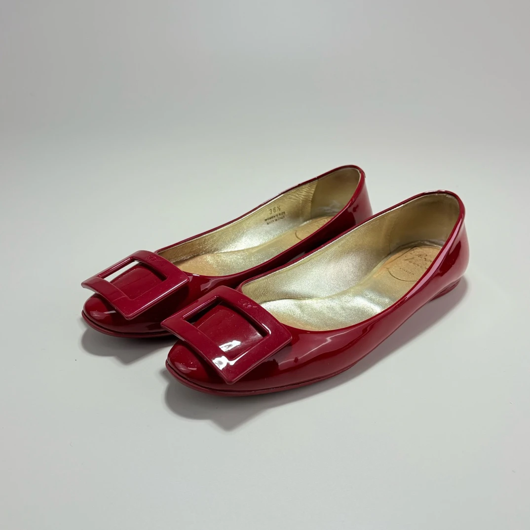 99新 Roger Vivier/罗杰·维威耶 RV方扣漆皮平底鞋36.5码 14019