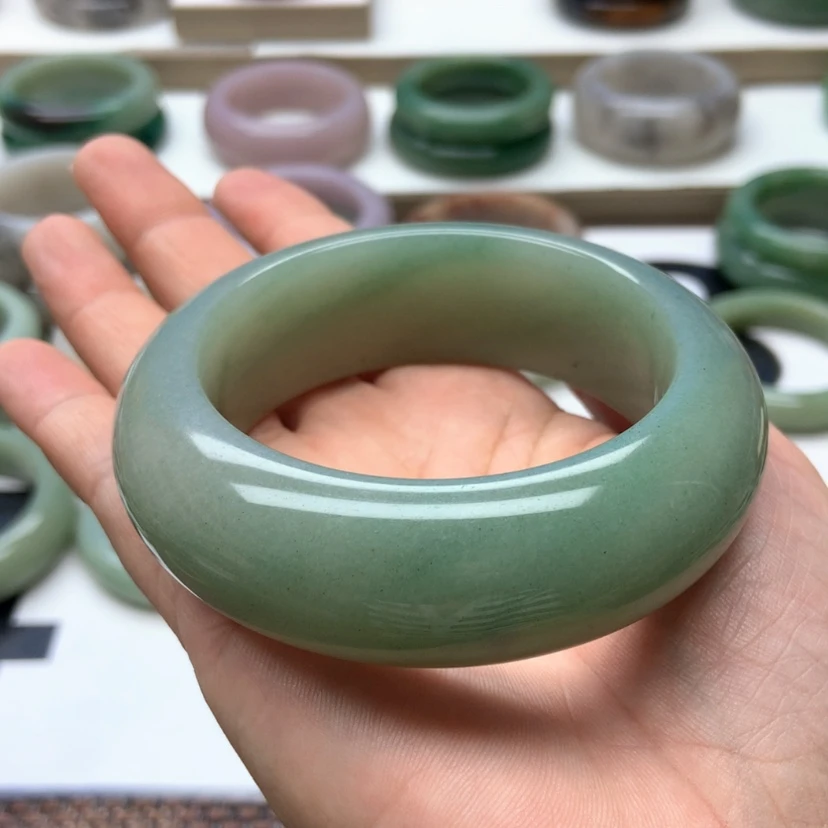 【闪购商品】石英质玉手镯未镶嵌君