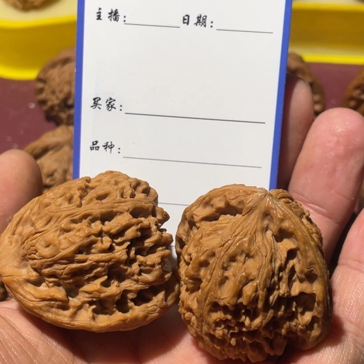 文玩核桃把件人****见南疆石