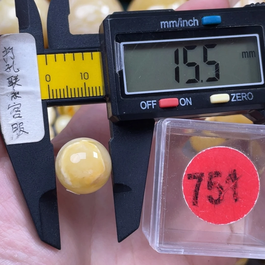 蜜蜡未镶嵌珠宝奇石