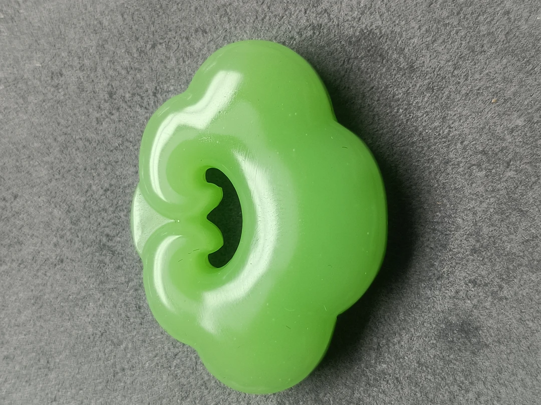 092号冰翠色如意吊坠