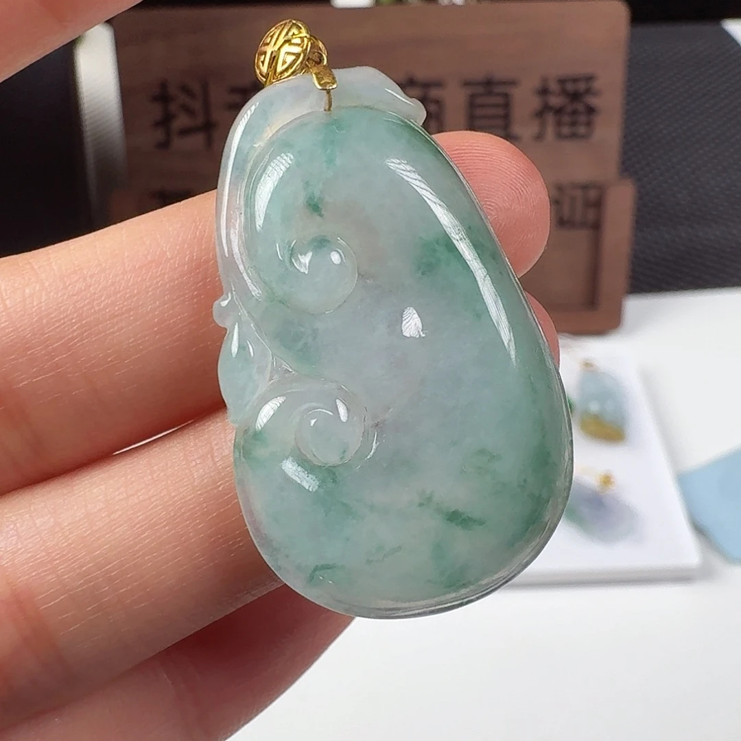 翡翠18K金镶嵌颈饰