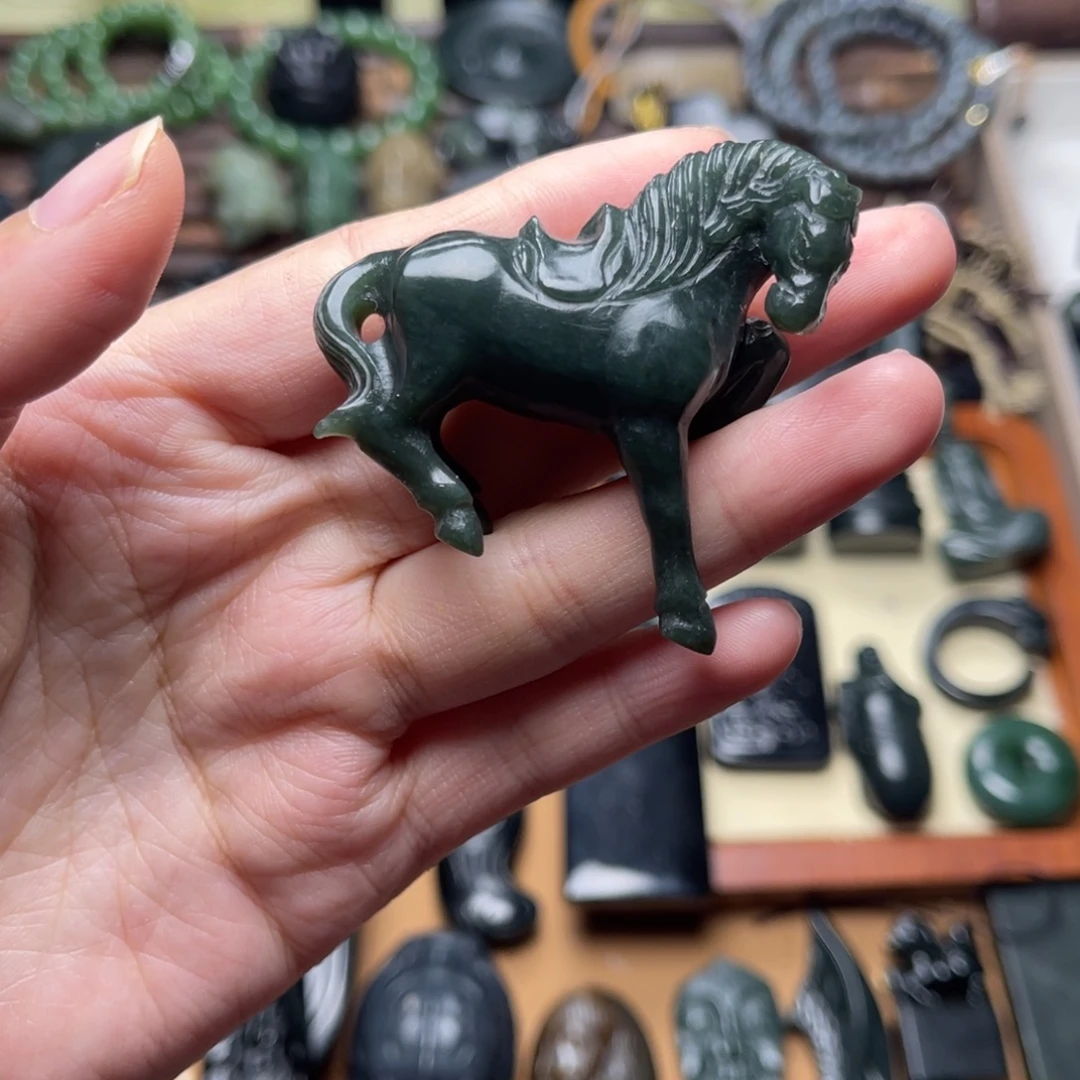 和田玉未镶嵌把件