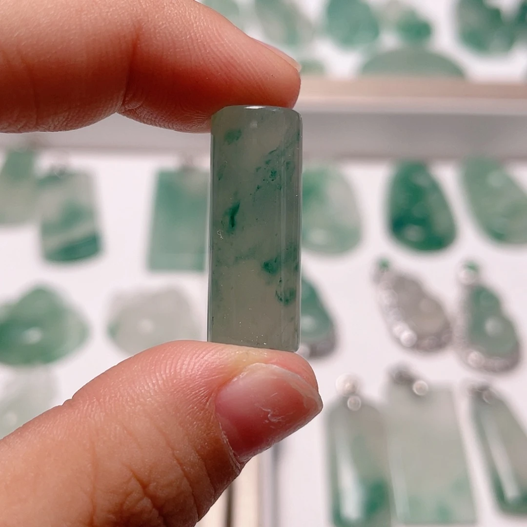 石英质玉（非洲翠）合金颈饰