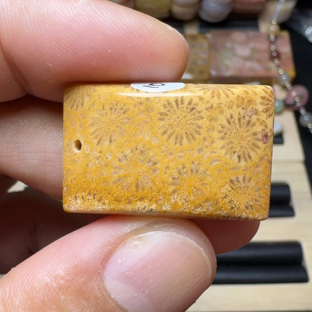 硅化玉未镶嵌纯天然色有机玉石保真色无珠无绳