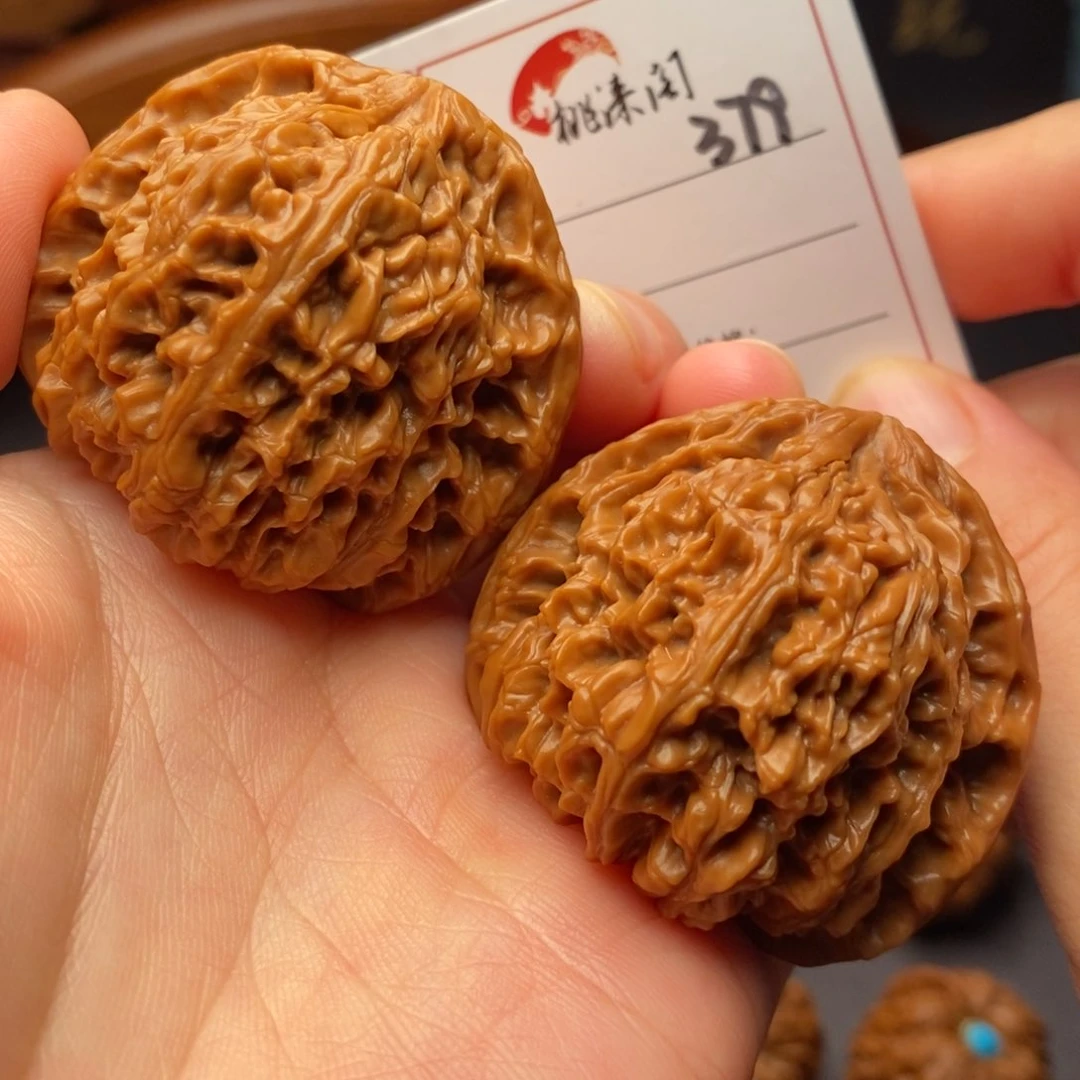 文玩核桃把件379号44南疆石