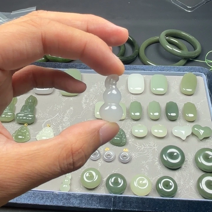 和田玉（糖玉）未镶嵌颈饰