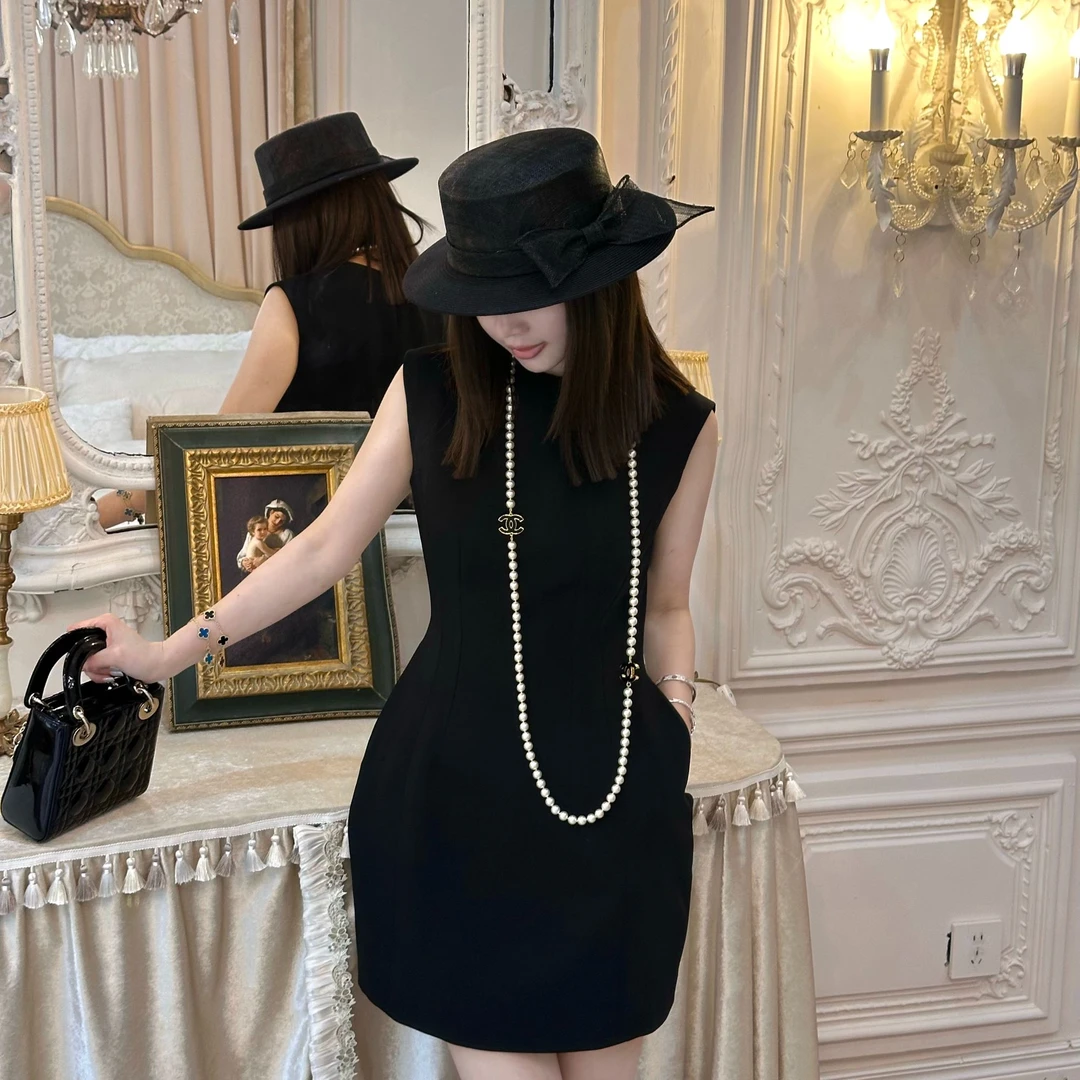 LUXURYMEMO【黑天鹅】 高级感高定无袖小个子立裁气质显瘦连衣裙