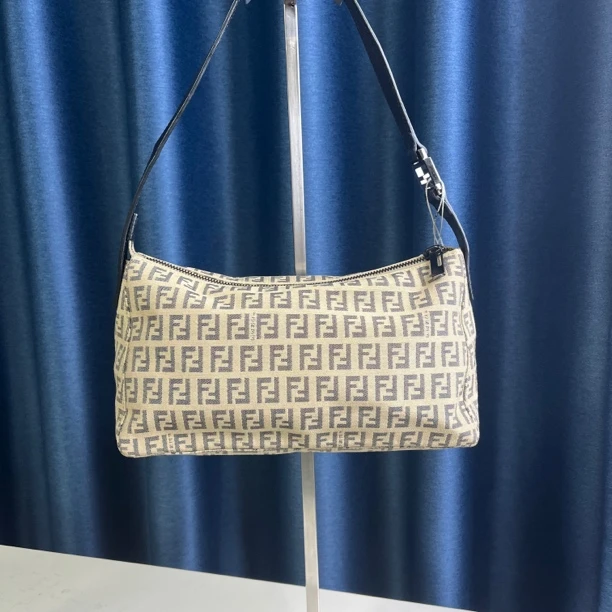 95新 FENDI/芬迪 M/芬迪单肩包/06025