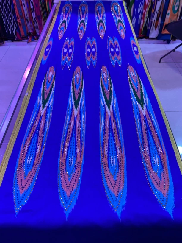 丝绸艾特莱斯يىپەك ئەتلەسى