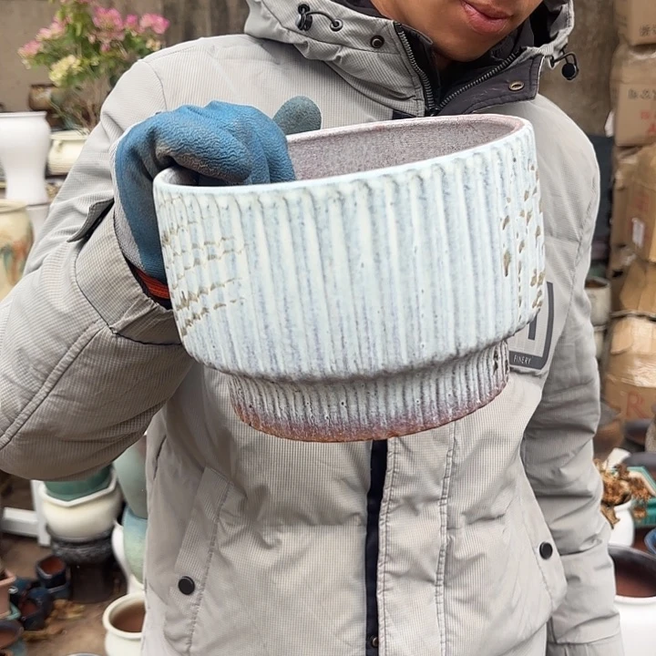 红陶口径18高度12一个