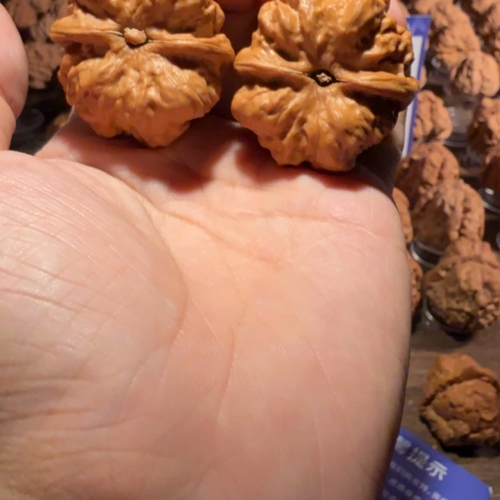 S***c文玩核桃把件蛤蟆的眼睛是真的