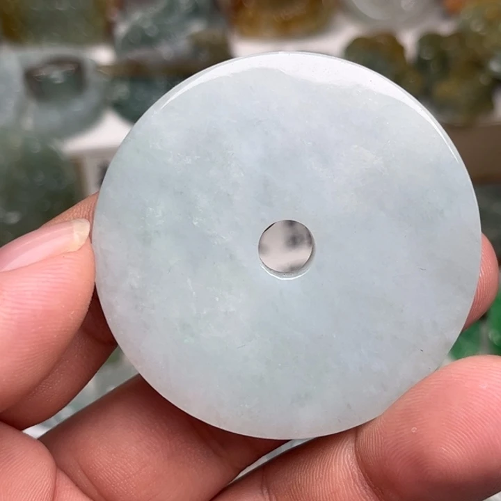 翡翠未镶嵌颈饰平安扣