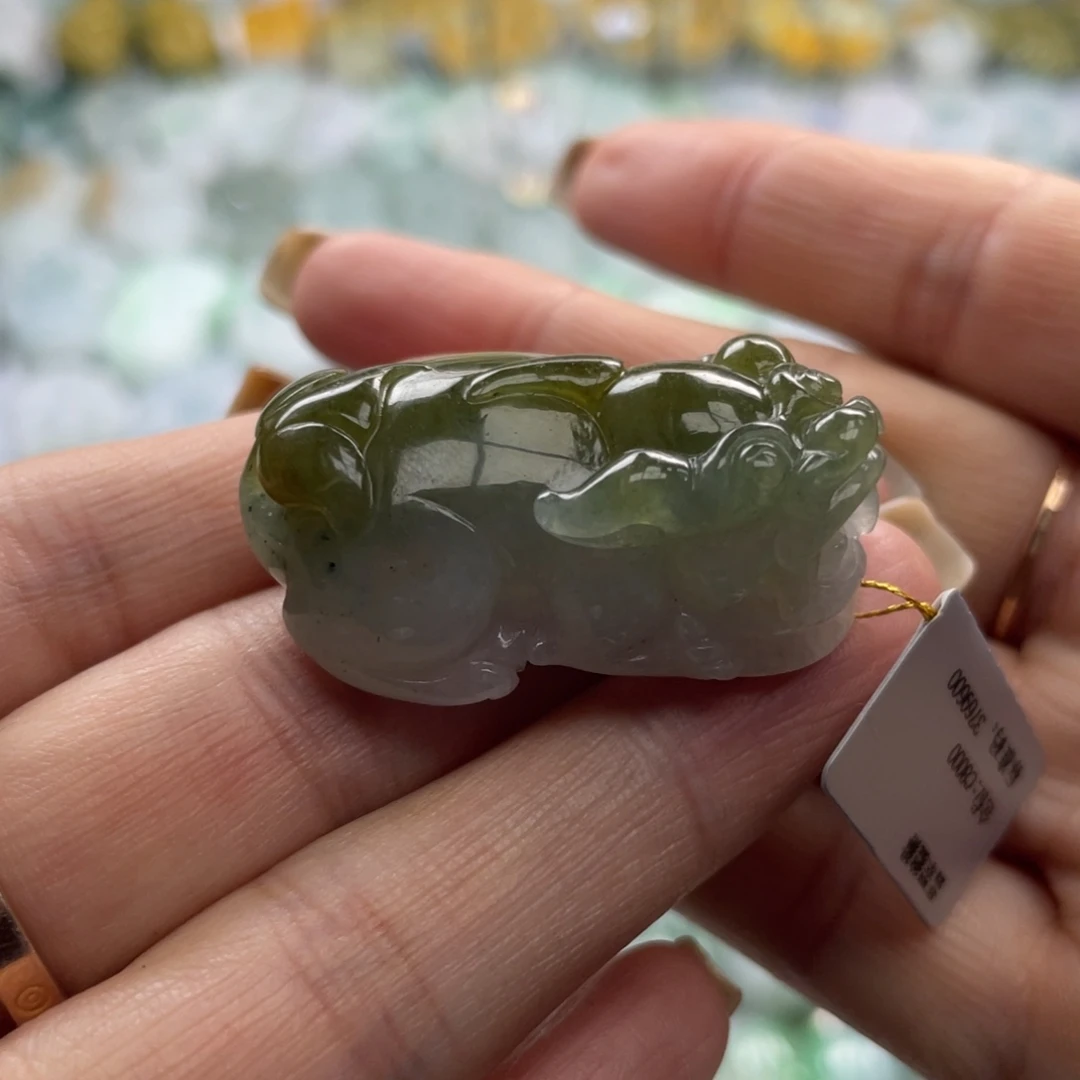 翡翠未镶嵌颈饰貔貅